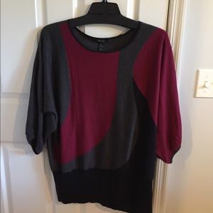 Lightweight sweater with 3/4 sleeves